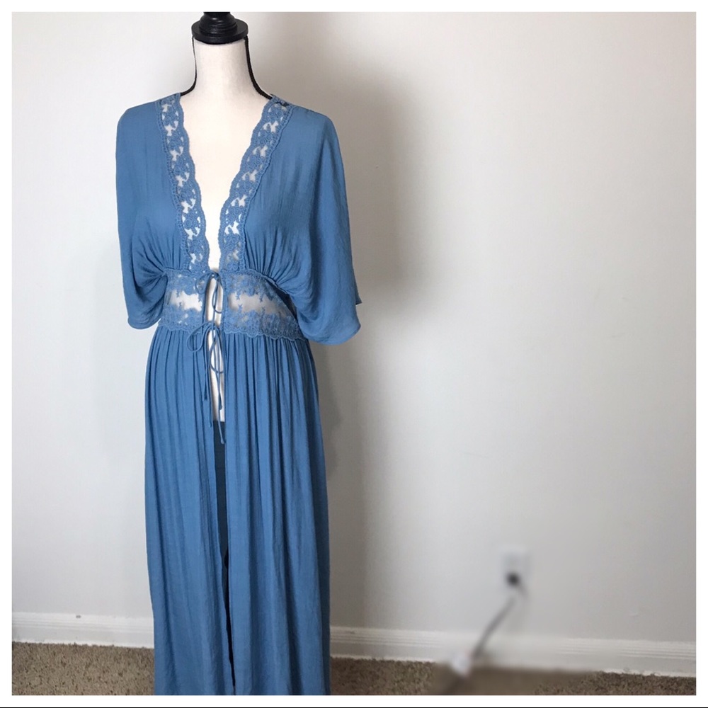 NWOT. Tie Front Kimono Blue